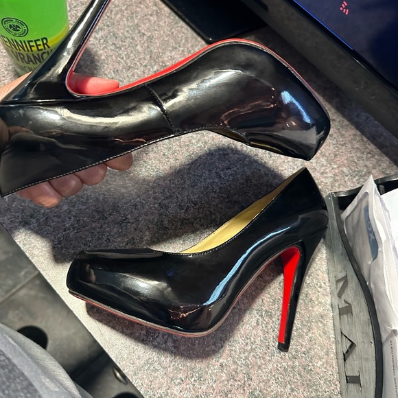 Louis Vuitton heals worn once , they are to big . Size 41. - Picture 7 of 13